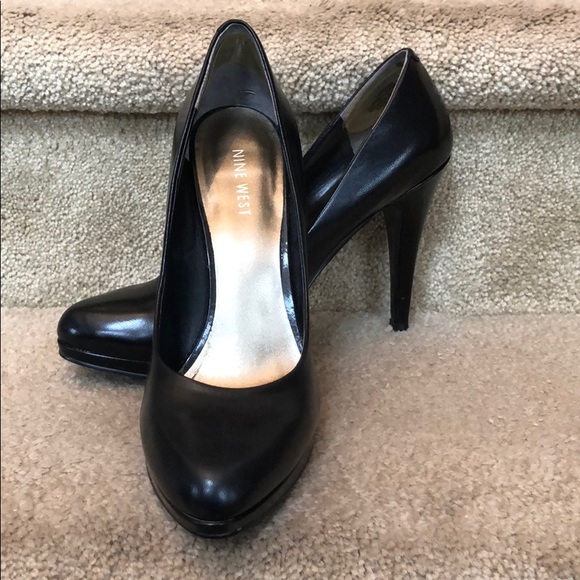 Nine West Pump - Picture 2 of 5